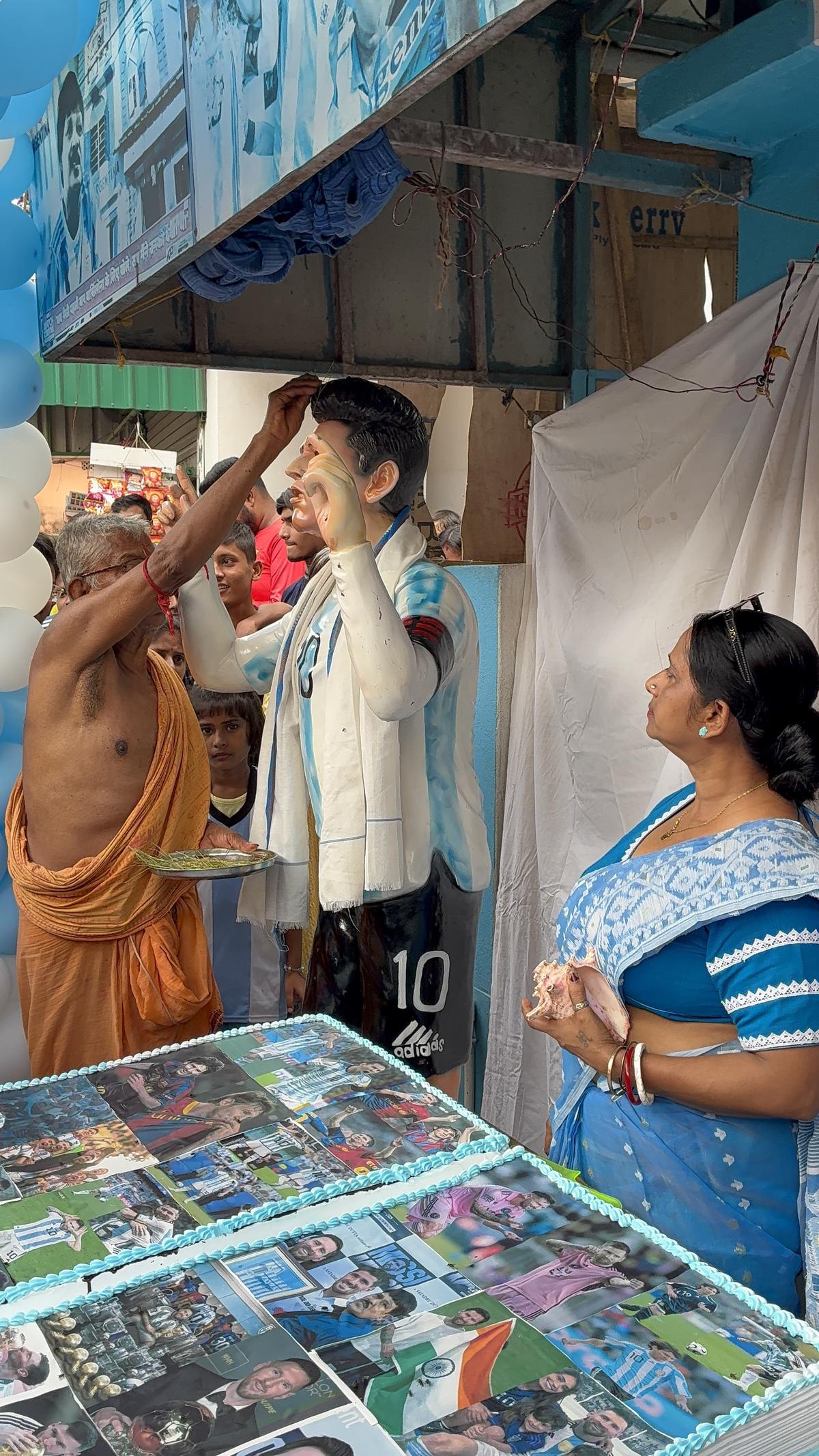 A priest offering ‘durba’ or sacred grass to Messi’s life sized idol as part of the clebrations.